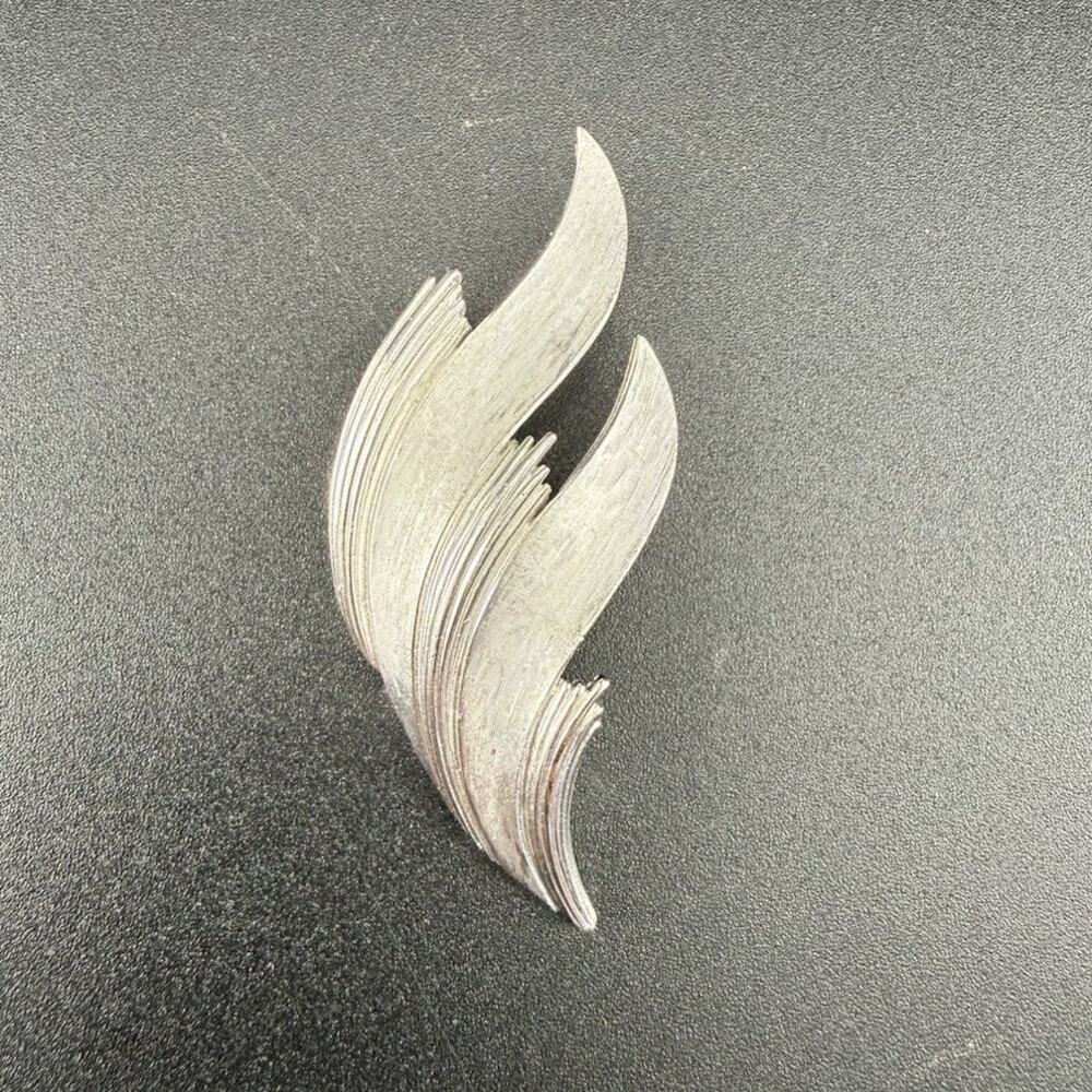 Vintage Crown Trifari Signed Brushed Silver Tone Leaf / Feather Wing Brooch Pin
